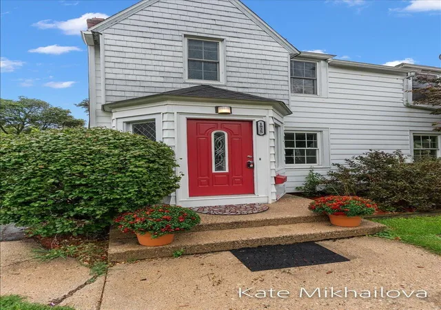 Photo 4 of Single family home for sale at 1825 Oakland Dr, Kalamazoo, MI 49008 | MLS# 65026046917 | Listing updated on 2026-09-18