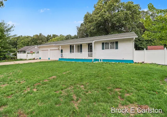 Photo 3 of Single family home for sale at 2756 Marquette Ave, Muskegon, MI 49442 | MLS# 71026046919 | Listing updated on 2026-09-11