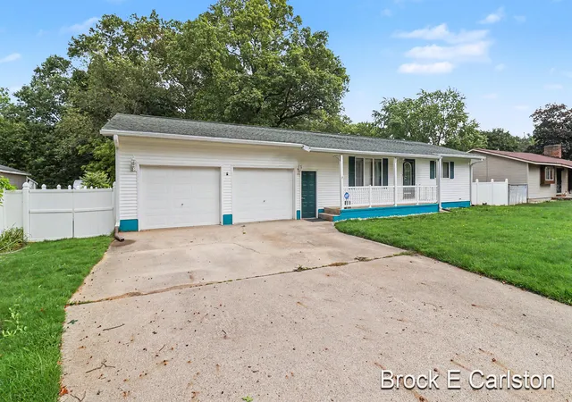 Photo 3 of Single family home for sale at 2756 Marquette Ave, Muskegon, MI 49442 | MLS# 71026046919 | Listing updated on 2026-09-11