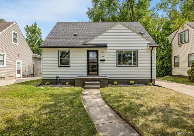 Photo 1 of Single family home for sale at 300 N Edgeworth Ave, Royal Oak, MI 48067 | MLS# 20261071126 | Listing updated on 2026-09-15
