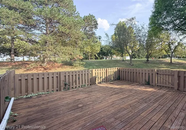 Photo 3 of Condo for sale at 1520 Brentwood Dr, Troy, MI 48098 | MLS# 20261071131 | Listing updated on 2026-10-25