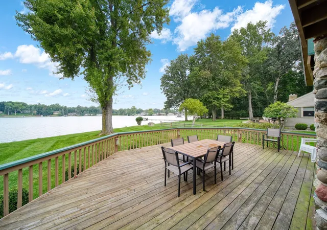 Photo 3 of Single family home for sale at 5056 Lakeshore Dr, Jackson, MI 49203 | MLS# 55026046923 | Listing updated on 2026-09-16