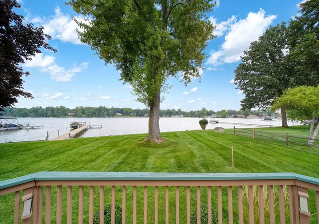 Photo 4 of Single family home for sale at 5056 Lakeshore Dr, Jackson, MI 49203 | MLS# 55026046923 | Listing updated on 2026-09-16