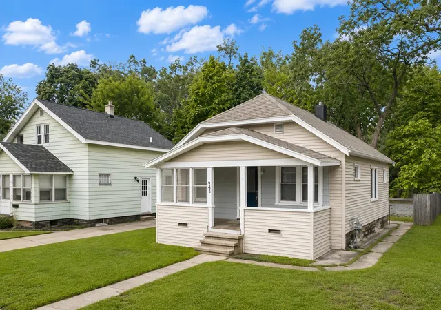 Photo 2 of Single family home for sale at 942 Ada Ave, Muskegon, MI 49442 | MLS# 71026046924 | Listing updated on 2026-09-14
