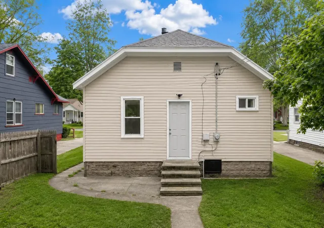 Photo 3 of Single family home for sale at 942 Ada Ave, Muskegon, MI 49442 | MLS# 71026046924 | Listing updated on 2026-09-14