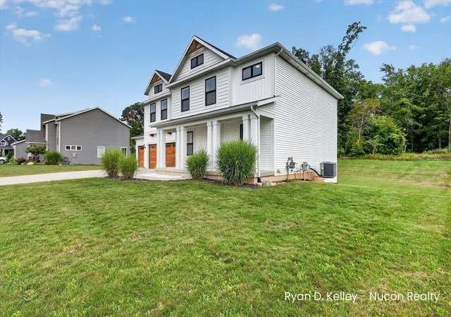 Photo 3 of Single family home for sale at 11544 Sessions Woods Dr W, Grand Rapids, MI 49534 | MLS# 65026046927 | Listing updated on 2026-09-14