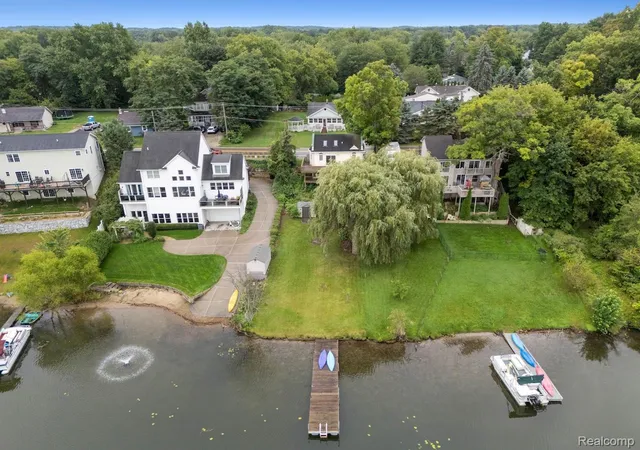 Single family home for sale at 1821 Maxfield Rd, Hartland, MI 48353 | MLS# 20261071152
