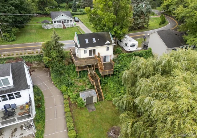 Photo 2 of Single family home for sale at 1821 Maxfield Rd, Hartland, MI 48353 | MLS# 20261071152 | Listing updated on 2026-09-04