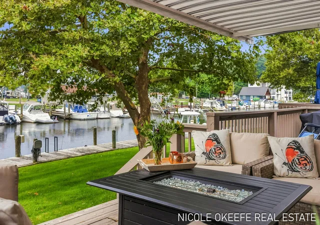 Listing Photo 4 - Condo for sale in building located at 432 River Island Dr, South Haven, MI 49090