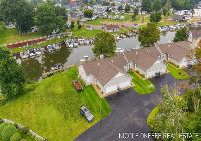 Listing Photo 5 - Condo for sale in building located at 432 River Island Dr, South Haven, MI 49090