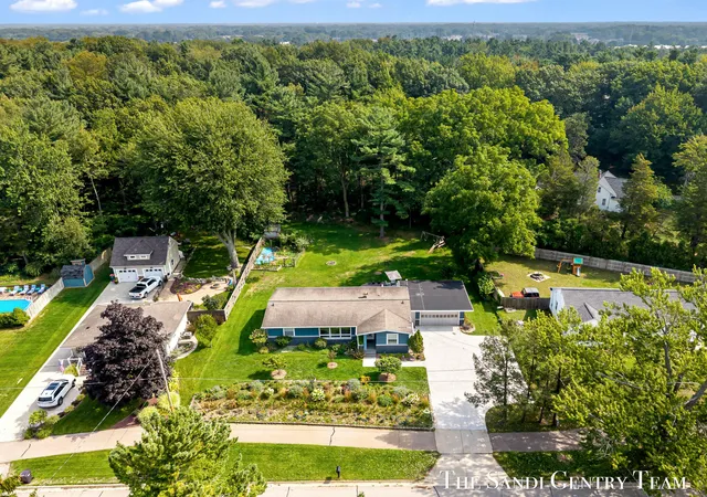 Photo 2 of Single family home for sale at 14942 Lakeshore Dr, Grand Haven, MI 49417 | MLS# 71026046930 | Listing updated on 2026-09-03