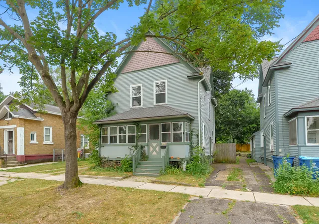 Photo 2 of Multi family home for sale at 1318 Oak St, Kalamazoo, MI 49008 | MLS# 66026046934 | Listing updated on 2026-09-03