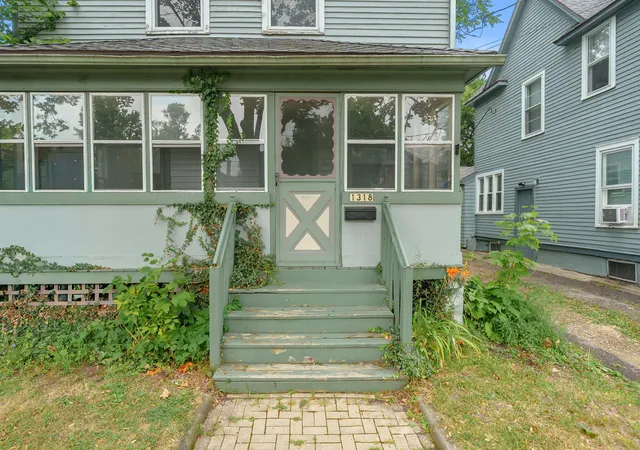Photo 3 of Multi family home for sale at 1318 Oak St, Kalamazoo, MI 49008 | MLS# 66026046934 | Listing updated on 2026-09-03