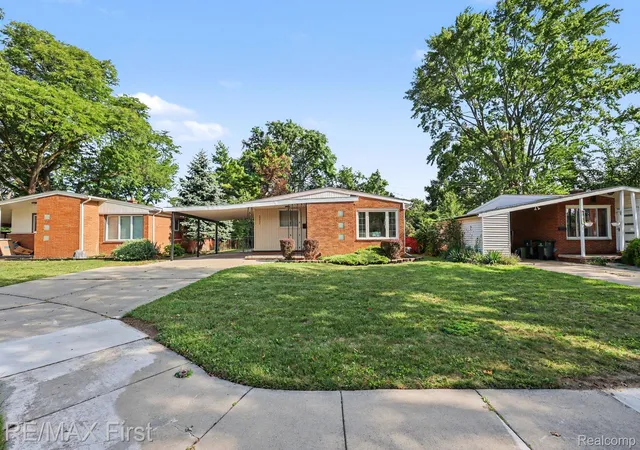Photo 1 of Sale Pending at 22437 Sunnyside St, Saint Clair Shores, MI 48080 | MLS# 20261071165 | Listing updated on 2026-09-30