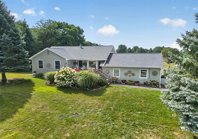Photo 2 of Single family home for sale at 5493 S Bates Rd, Williamsburg, MI 49690 | MLS# 78080073208 | Listing updated on 2026-09-06
