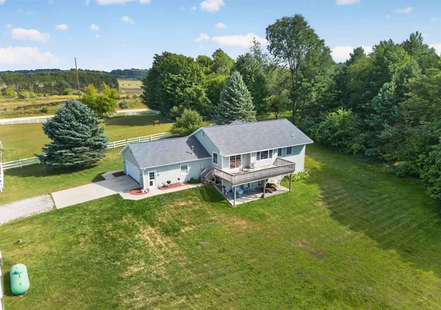 Photo 3 of Single family home for sale at 5493 S Bates Rd, Williamsburg, MI 49690 | MLS# 78080073208 | Listing updated on 2026-09-06