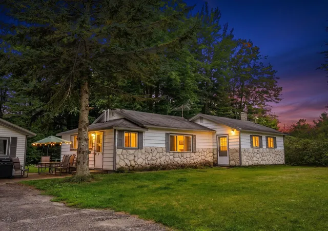 Photo 1 of Single family home for sale at 3433 W Cutcheon Rd, Lake City, MI 49651 | MLS# 78080073210 | Listing updated on 2026-09-09