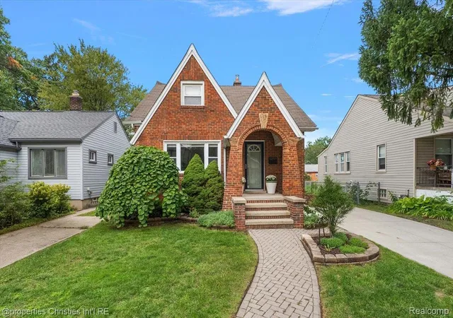 Photo 1 of Single family home for sale at 333 E Maplehurst St, Ferndale, MI 48220 | MLS# 20261071172 | Listing updated on 2026-10-21