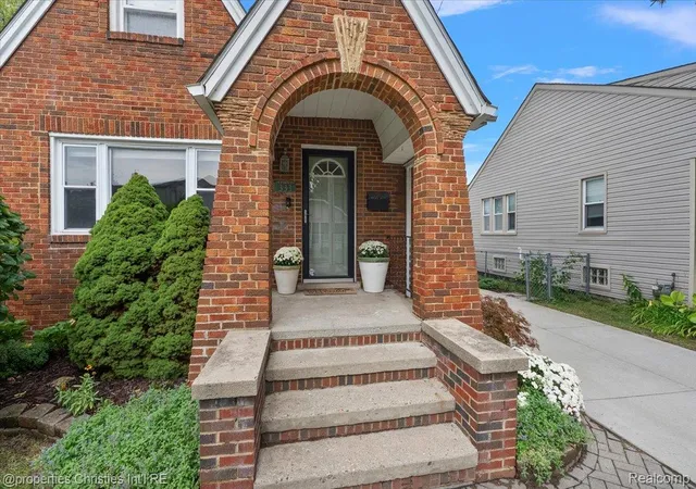 Photo 3 of Single family home for sale at 333 E Maplehurst St, Ferndale, MI 48220 | MLS# 20261071172 | Listing updated on 2026-10-21