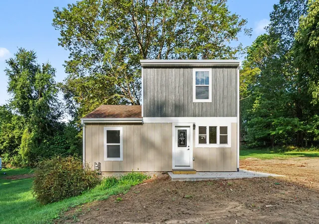 Photo 1 of Single family home for sale at 725 N Paw St, Lawrence Village Van Buren, MI 49064 | MLS# 66026046953 | Listing updated on 2026-09-16
