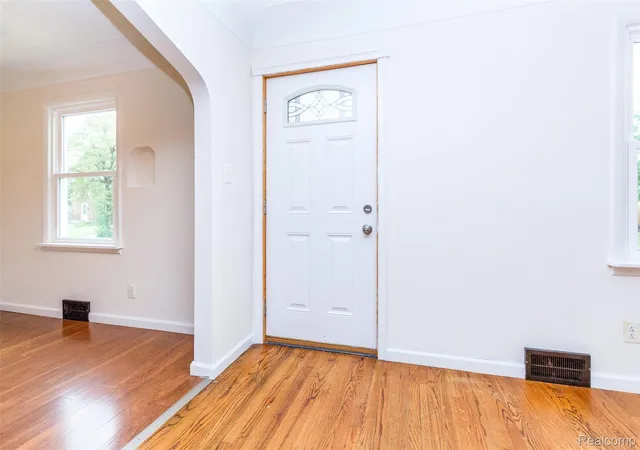 Photo 4 of Single family home for sale at 7239 Gronow, Center Line, MI 48015 | MLS# 20261071173 | Listing updated on 2026-09-11