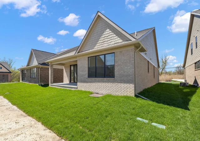 Photo 4 of Single family home for sale at 5872 Willow Grv Dr, Troy, MI 48085 | MLS# 58050220749 | Listing updated on 2026-09-09