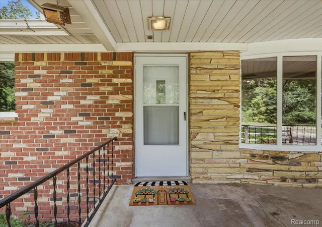 Photo 3 of Single family home for sale at 9985 Cedar Is Rd, White Lake, MI 48386 | MLS# 20261071202 | Listing updated on 2026-09-23