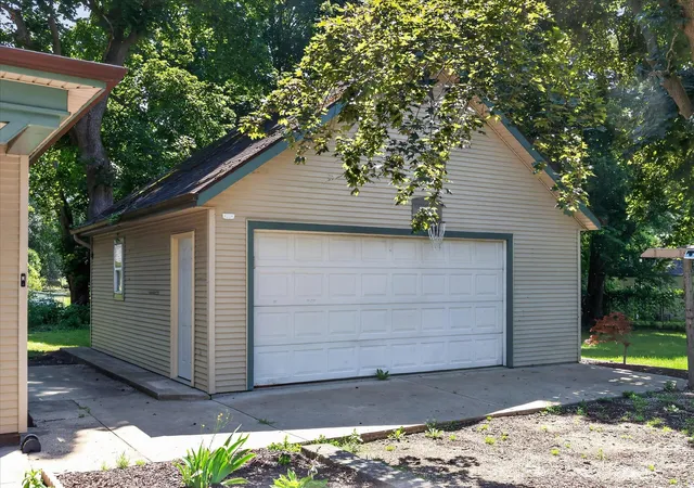 Photo 2 of Single family home for sale at 2213 Olmstead Rd, Kalamazoo, MI 49001 | MLS# 66026046973 | Listing updated on 2026-09-12