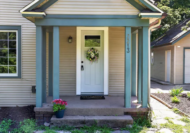Photo 3 of Single family home for sale at 2213 Olmstead Rd, Kalamazoo, MI 49001 | MLS# 66026046973 | Listing updated on 2026-09-12
