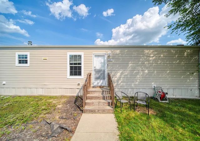 Photo 3 of Single family home for sale at 275 Grand River Dr, Adrian, MI 49221 | MLS# 81026046974 | Listing updated on 2026-09-12