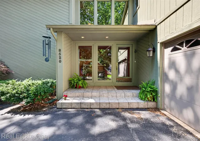 Photo 1 of Single family home for sale at 8520 Englewood Dr, Clarkston, MI 48346 | MLS# 20261071214 | Listing updated on 2026-09-13