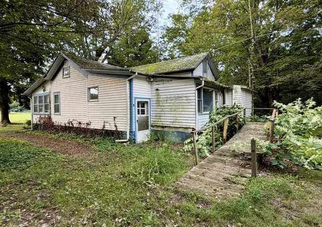 Photo 3 of Single family home for sale at 3384 Riverside Rd, Benton Harbor, MI 49022 | MLS# 69026046979 | Listing updated on 2026-09-11