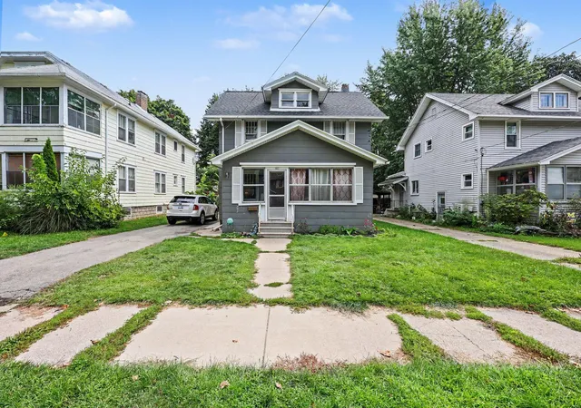 Photo 1 of Single family home for sale at 607 S Grinnell St, Jackson, MI 49203 | MLS# 81026046980 | Listing updated on 2026-09-16
