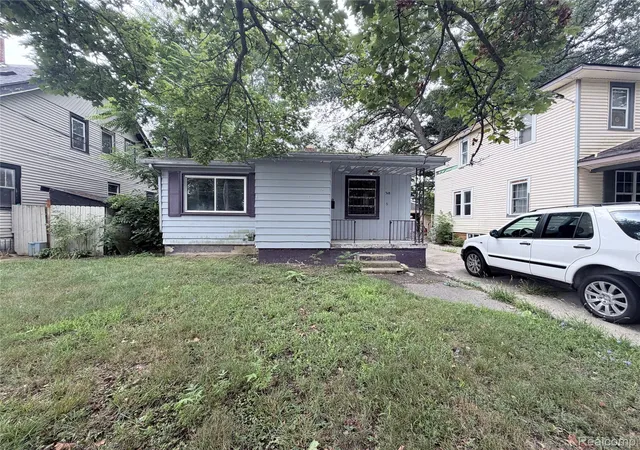 Single family home for sale at 318 E Myrtle Ave, Flint, MI 48505 | MLS# 20261071218