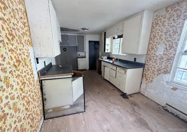 Photo 2 of Single family home for sale at 318 E Myrtle Ave, Flint, MI 48505 | MLS# 20261071218 | Listing updated on 2026-09-04