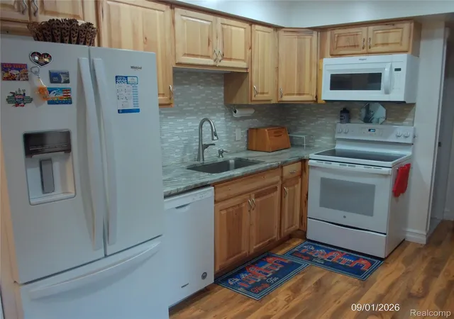 Photo 2 of Condo for sale at 8272 Karam Blvd #4, Warren, MI 48093 | MLS# 20261071222 | Listing updated on 2026-09-09