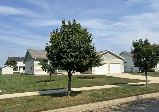 Photo 3 of Single family home for sale at 604 Hampshire Dr, Sturgis, MI 49091 | MLS# 68026046987 | Listing updated on 2026-09-04