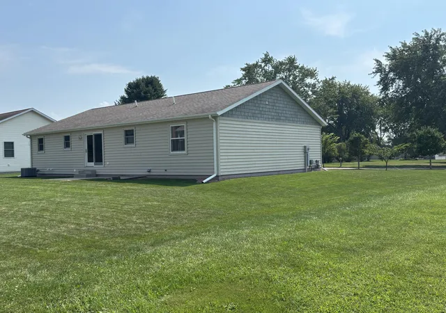 Photo 3 of Single family home for sale at 604 Hampshire Dr, Sturgis, MI 49091 | MLS# 68026046987 | Listing updated on 2026-09-04