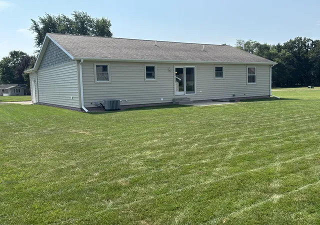 Photo 4 of Single family home for sale at 604 Hampshire Dr, Sturgis, MI 49091 | MLS# 68026046987 | Listing updated on 2026-09-04