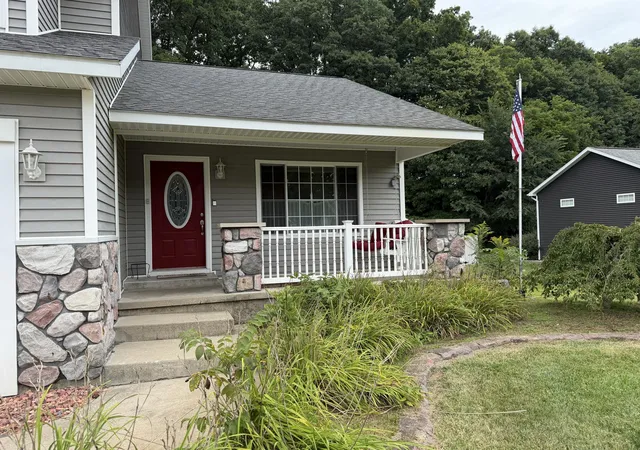 Photo 4 of Single family home for sale at 3221 Fairhaven Dr, Allegan, MI 49010 | MLS# 66026046988 | Listing updated on 2026-09-30