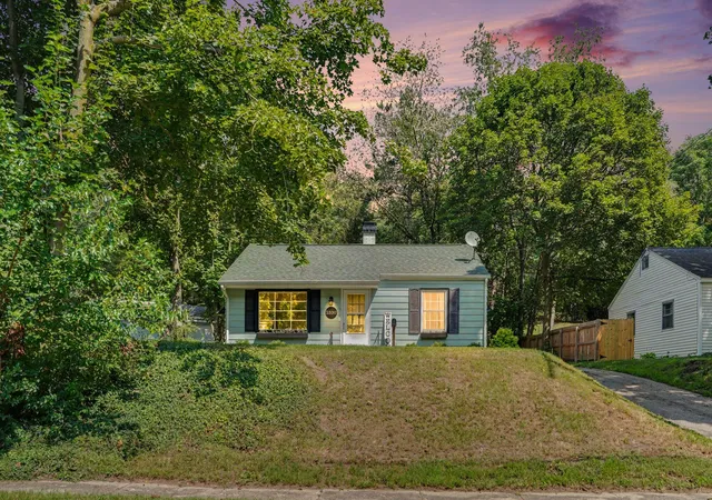 Photo 2 of Single family home for sale at 2330 Hillsdale Ave, Kalamazoo, MI 49006 | MLS# 66026046994 | Listing updated on 2026-09-15