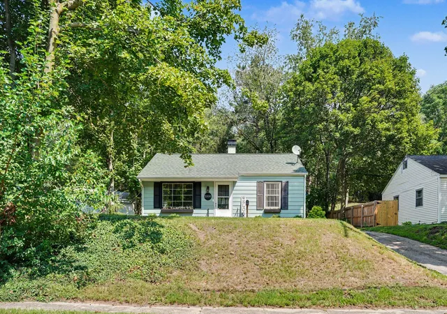 Photo 3 of Single family home for sale at 2330 Hillsdale Ave, Kalamazoo, MI 49006 | MLS# 66026046994 | Listing updated on 2026-09-15