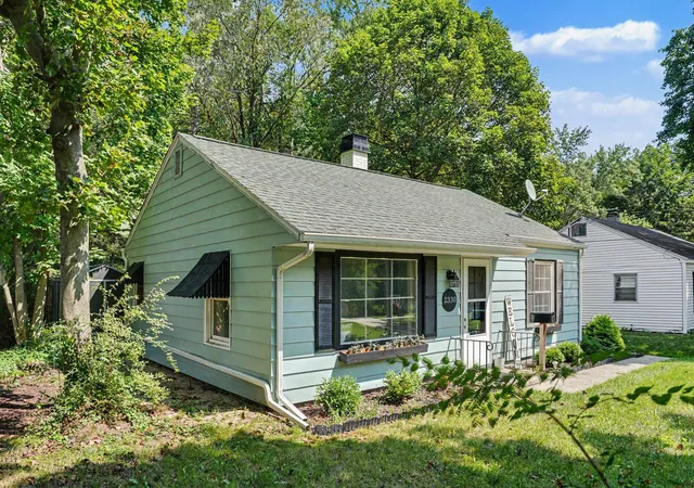 Photo 4 of Single family home for sale at 2330 Hillsdale Ave, Kalamazoo, MI 49006 | MLS# 66026046994 | Listing updated on 2026-09-15