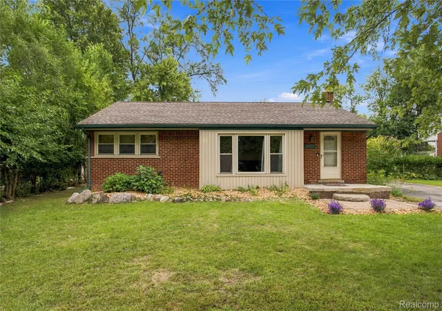 Photo 1 of Sale Pending at 19200 Flamingo Blvd, Livonia, MI 48152 | MLS# 20261071239 | Listing updated on 2026-10-08