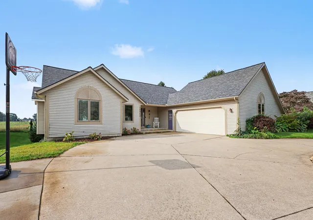 Photo 2 of Single family home for sale at 10068 Holiday Dr, Zeeland, MI 49464 | MLS# 71026047001 | Listing updated on 2026-09-11