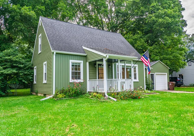 Photo 2 of Single family home for sale at 525 Brewer St, Marshall, MI 49068 | MLS# 64026046997 | Listing updated on 2026-09-10