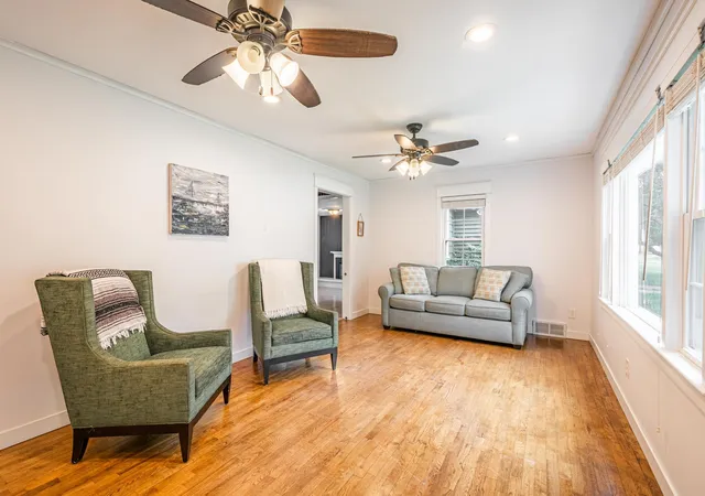 Photo 3 of Single family home for sale at 525 Brewer St, Marshall, MI 49068 | MLS# 64026046997 | Listing updated on 2026-09-10