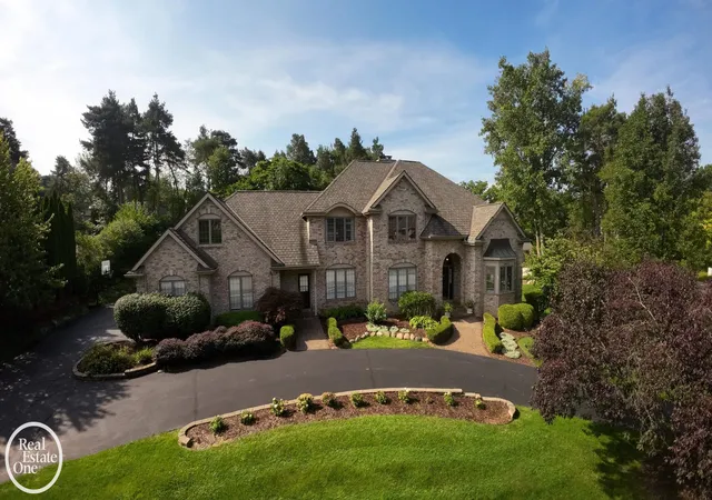 Photo 3 of Single family home for sale at 2453 Pine Holw Dr, East Lansing, MI 48823 | MLS# 58050220770 | Listing updated on 2026-09-18
