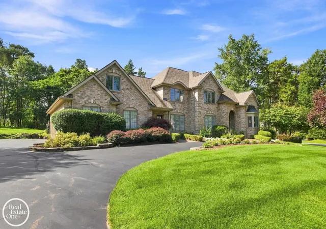 Photo 4 of Single family home for sale at 2453 Pine Holw Dr, East Lansing, MI 48823 | MLS# 58050220770 | Listing updated on 2026-09-18