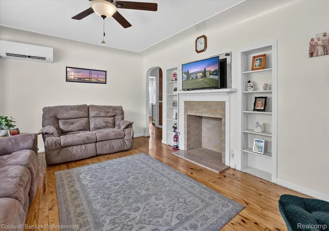Photo 2 of Single family home for sale at 425 Wisler St, Davison, MI 48423 | MLS# 20261071243 | Listing updated on 2026-09-11